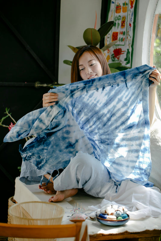 How to Tie-Dye Upcycled Clothing: A Reseller’s Guide